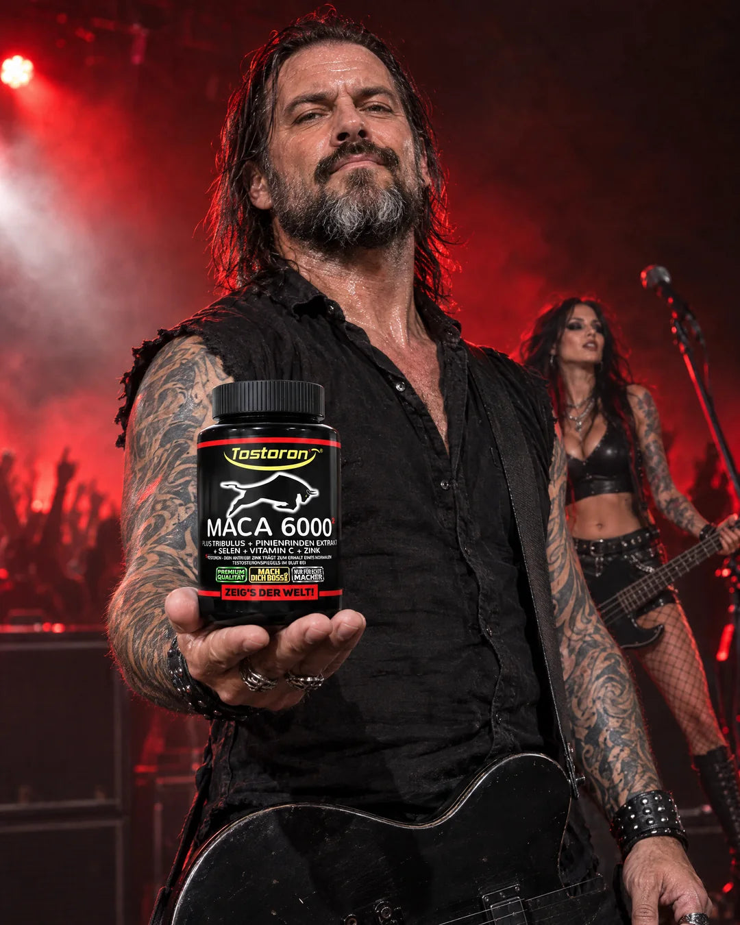 KI-generiertes Bild: Rockmusiker auf der Bühne hält eine Dose Tostoron MACA 6000, hinter ihm eine Bassistin